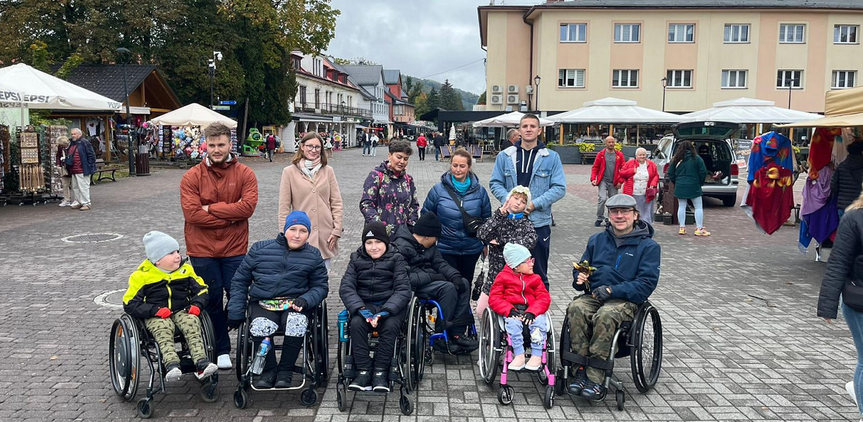 Uczestnicy warsztatu Aktywnej Rehabilitacji dla dzieci i rodziców w Wiśle, 4-6.10.224 r.