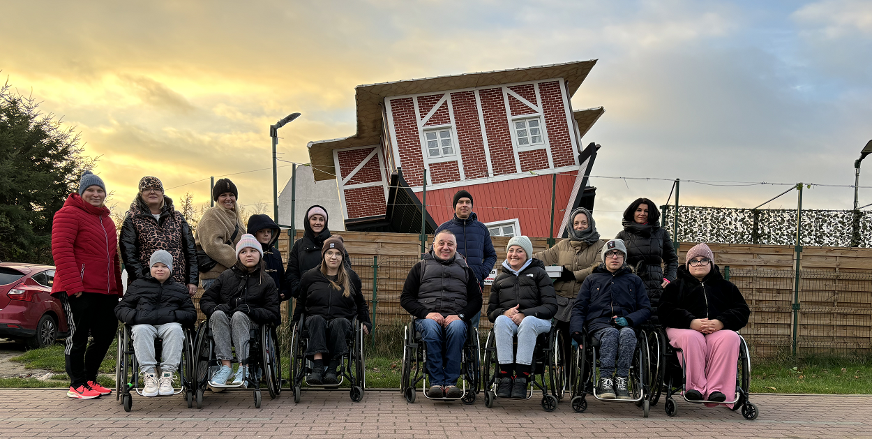 Uczestnicy i kadra Warsztatu dla dzieci w Cetniewie, 15-17.11.2024 r.