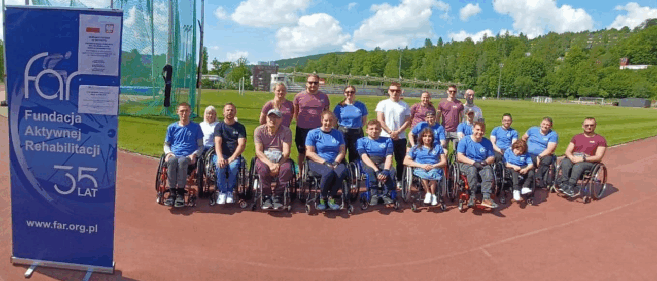 Uczestnicy i kadra obozu Aktywnej Rehabilitacji w Wiśle 19-30.05.2025