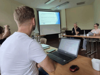 Wymiana doświadczeń, różnica zdań, rozmowy. Wspólna praca nad usprawniwniem naszych działań. Warsztat Aktywnej Rehabilitacji, Warszawa 31.07-01.08.2025