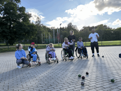 Gra w bocce. Obóz Aktywnej Rehabilitacji dla dzieci w Cetniewie 21-30.09.2025 r.