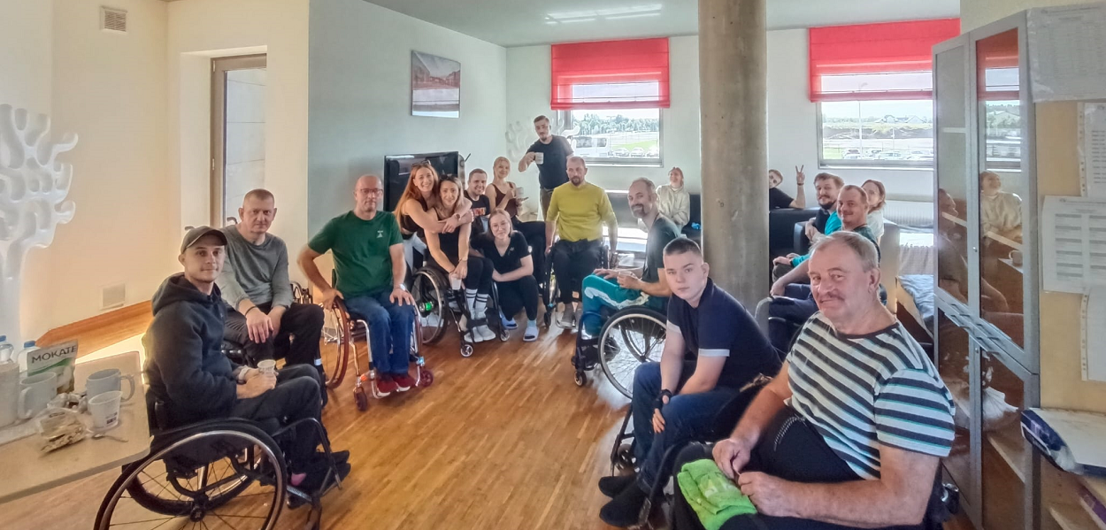 Uczestnicy i kadra obozu Aktywnej Rehabilitacji w Kleszczowie, 8-16.09.2025 r.
