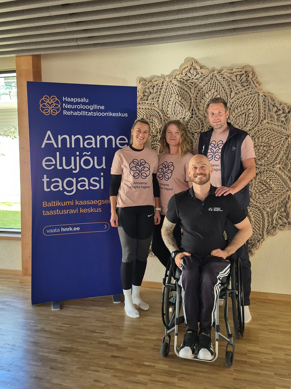 Nasz koordynator z organizatorami obozu Aktywnej Rehabilitacji. Wizyta studyjna w Haapsalu 27-30.09.2025