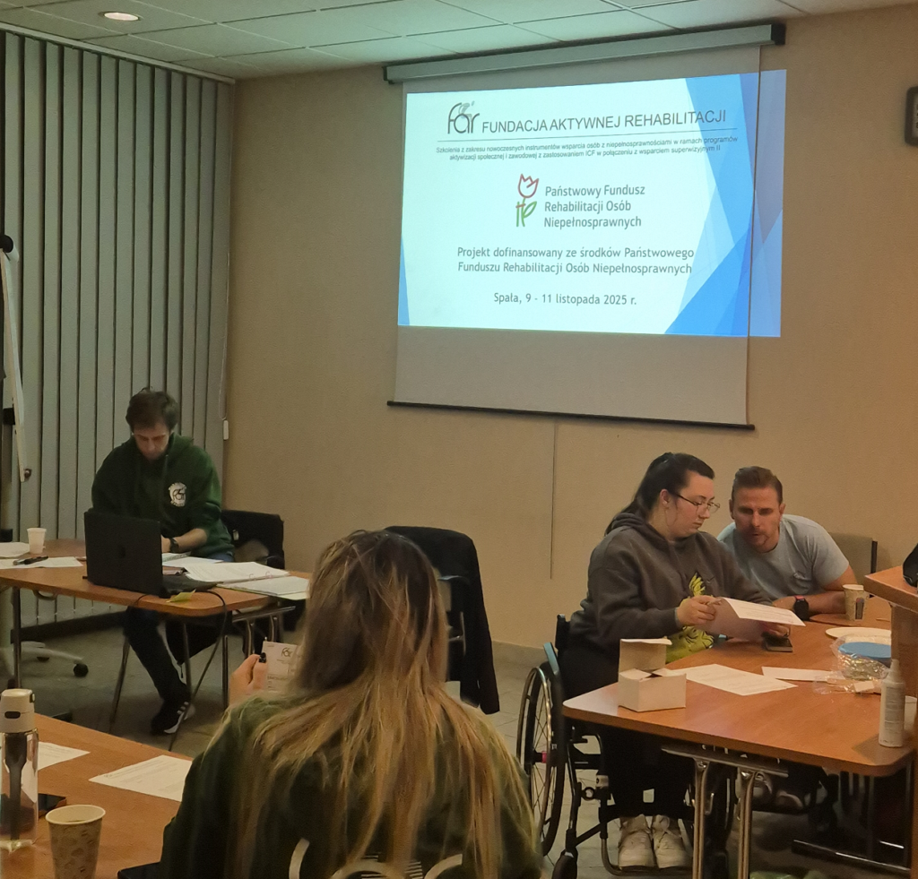 Uczestnicy podczas wykładu, Szkolenie dla kadry FAR z zakresu analizy materiałów i wymiany doświadczeń w pracy z BO, Spała 5-11.11.2025 r.