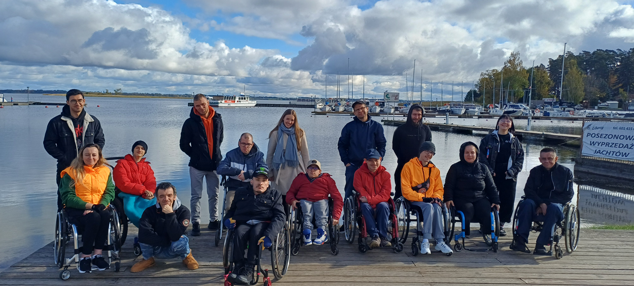 Uczestnicy i kadra Warsztatu Aktywizacji Zawodowej w Wilkasach 12-20.10.2025 r.