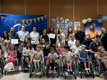 Uczestnicy i kadra obozu Aktywnej Rehabilotacji dla dzieci w Spale, 22.06-01.07.2026 r.