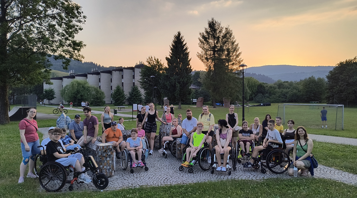 Uczestnicy i kadra obozu Aktywnej Rehabilitacji w Wiśle, 25.06-04.07.2026 r.