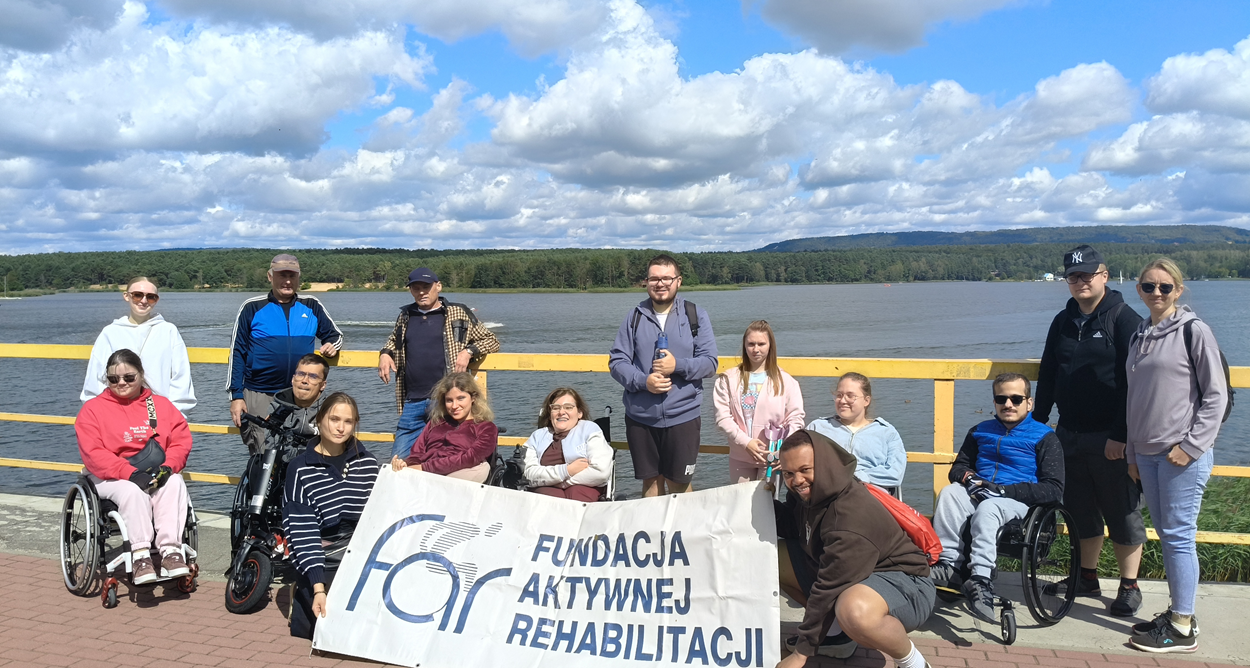Uczestnicy i kadra Warsztatu Aktywizacji Zawodowej nad Zalewem Cedzyna, Kielce 21-29.08.2026 r.